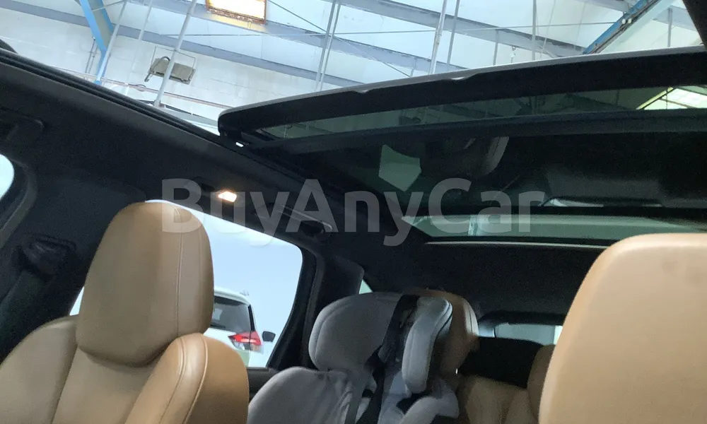 Vehicle photo 9