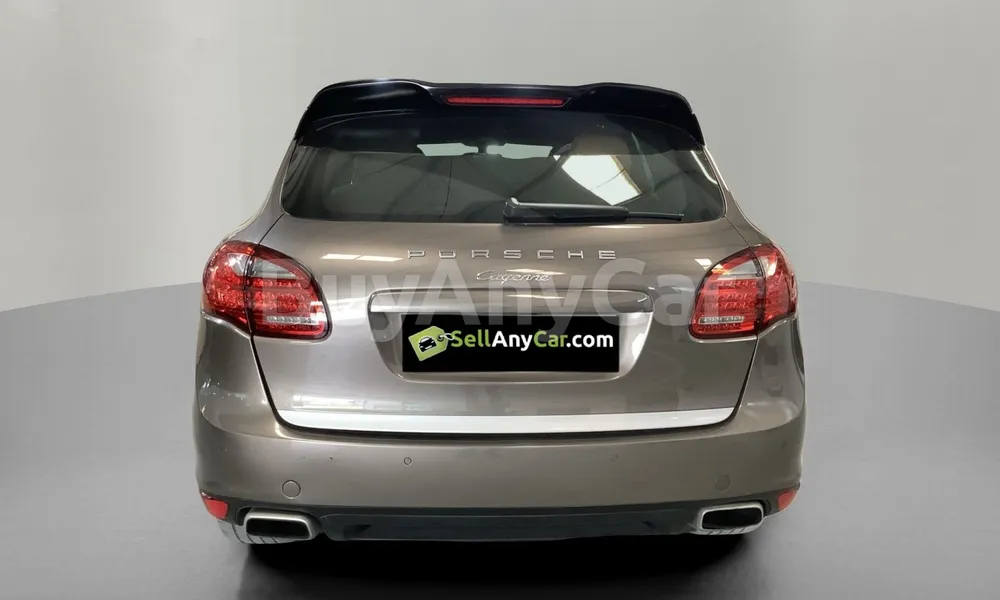 Vehicle photo 2