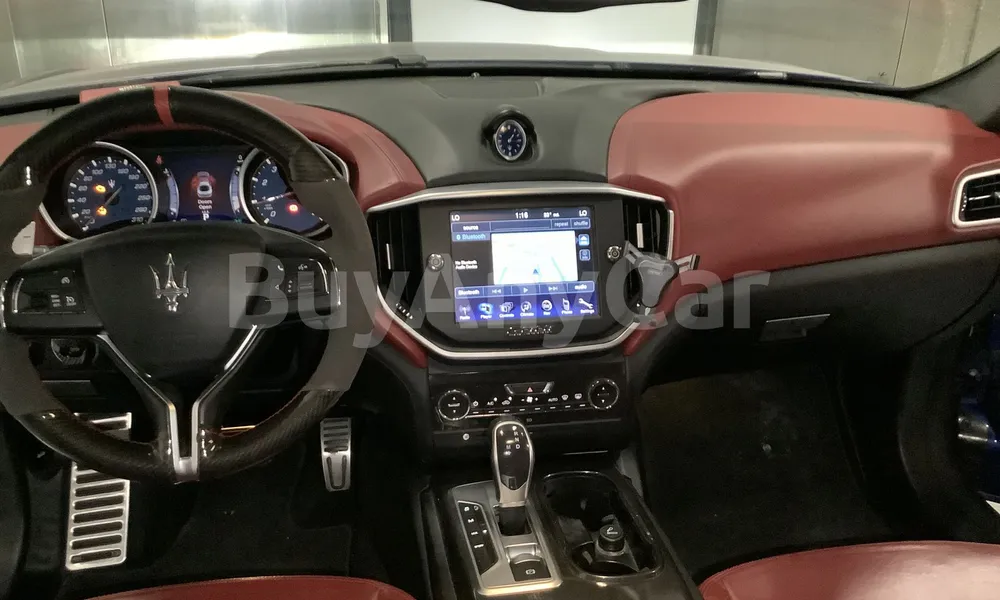 Vehicle photo 9