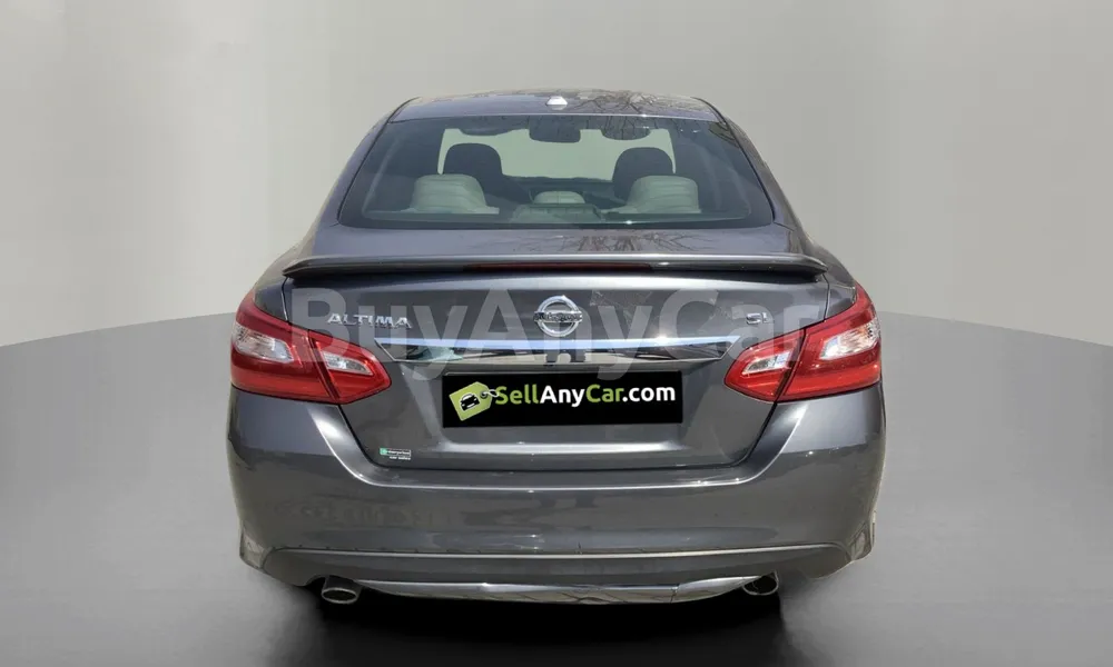 Vehicle photo 2