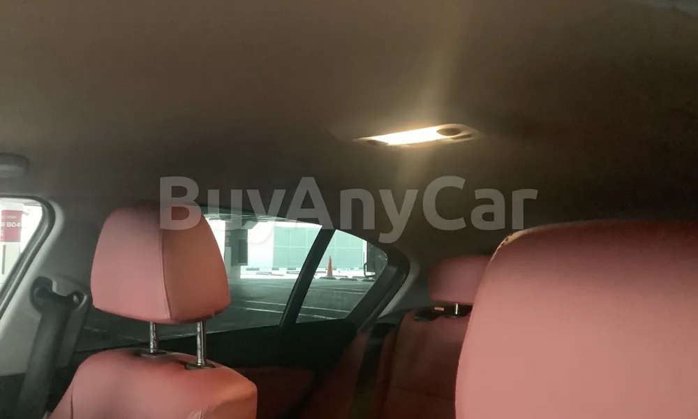 Vehicle photo 9