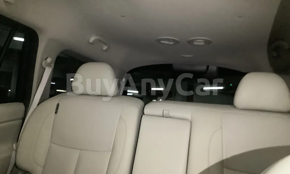 Vehicle photo 9