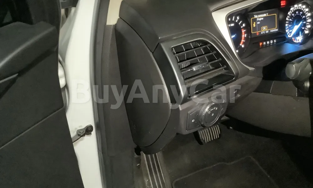 Vehicle photo 9