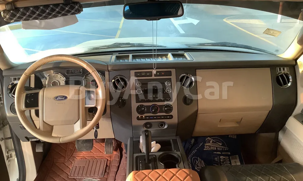 Vehicle photo 8