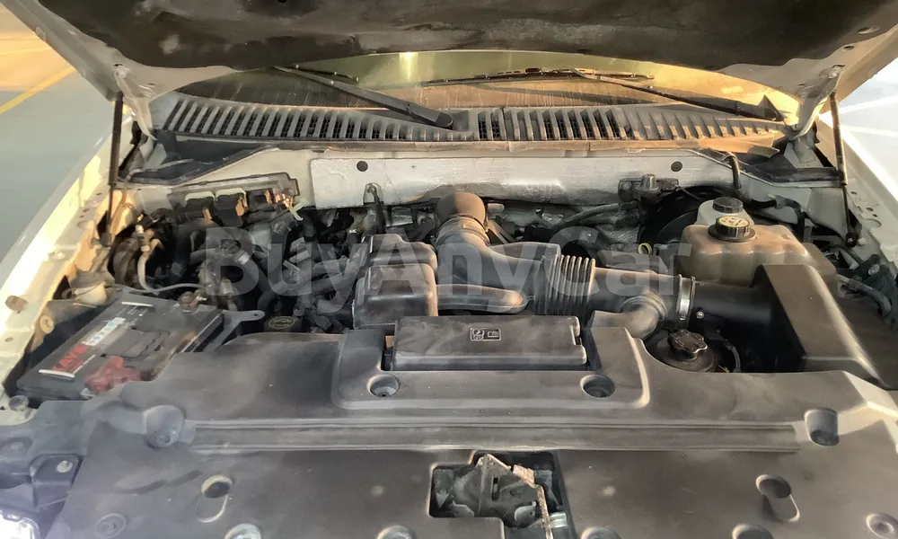 Vehicle photo 6