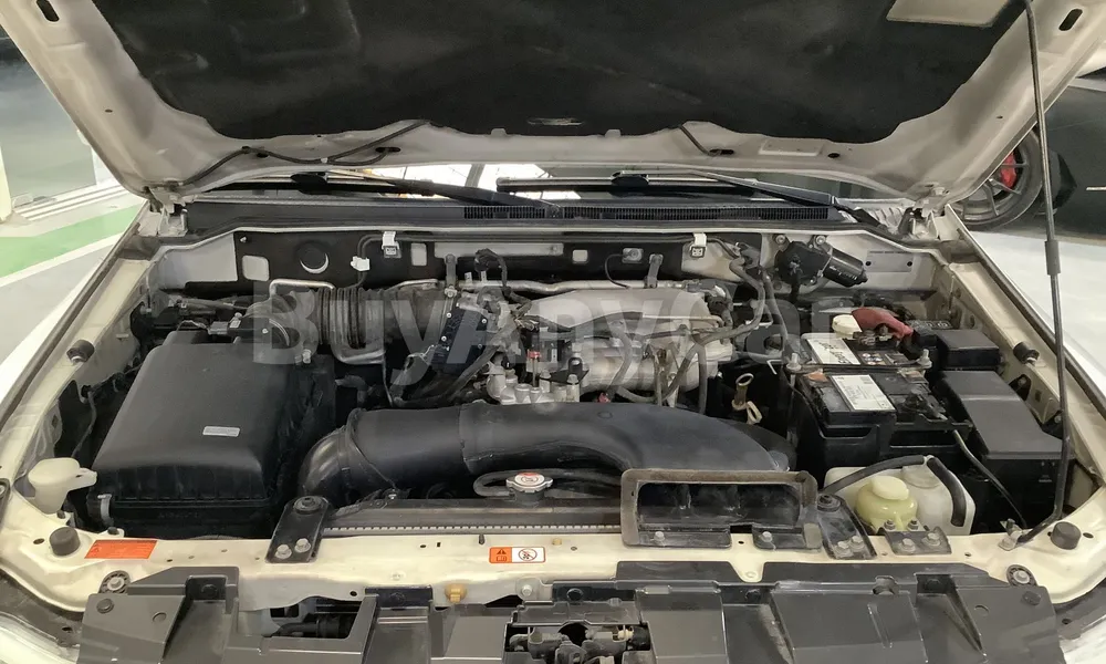 Vehicle photo 6