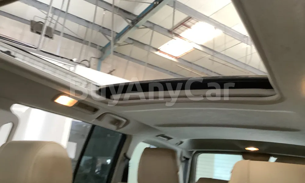 Vehicle photo 9