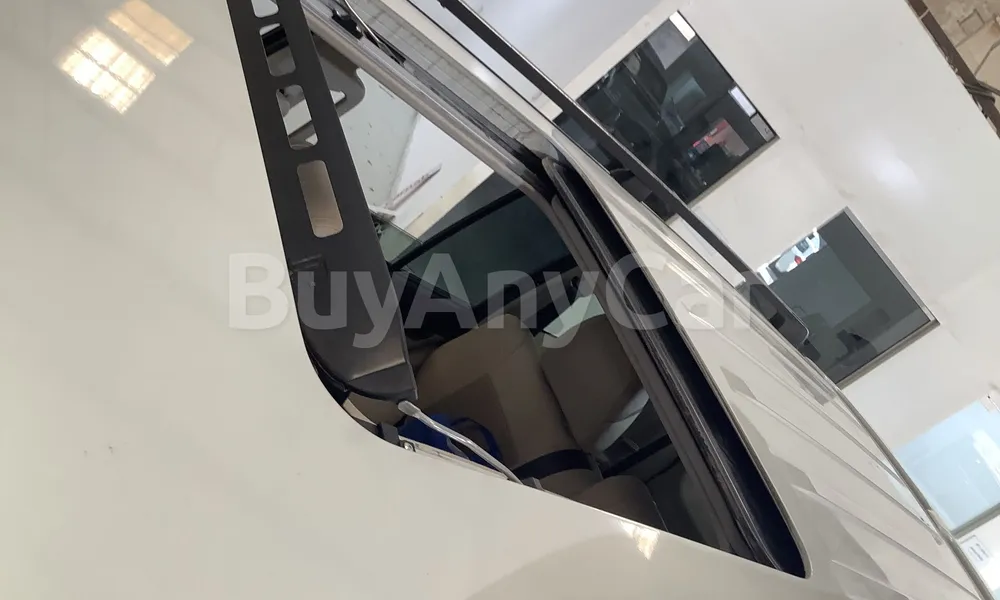 Vehicle photo 4