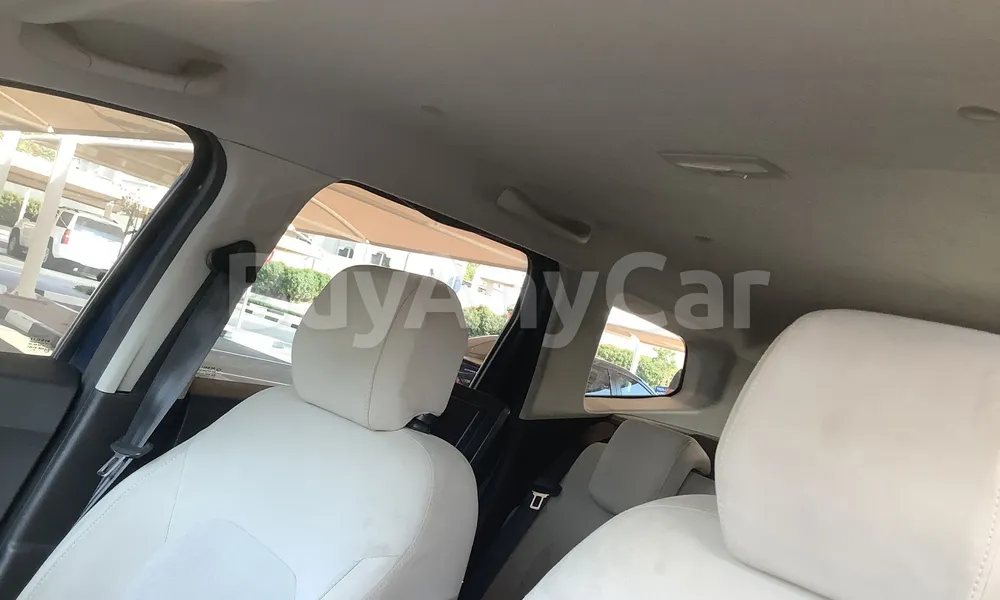 Vehicle photo 9