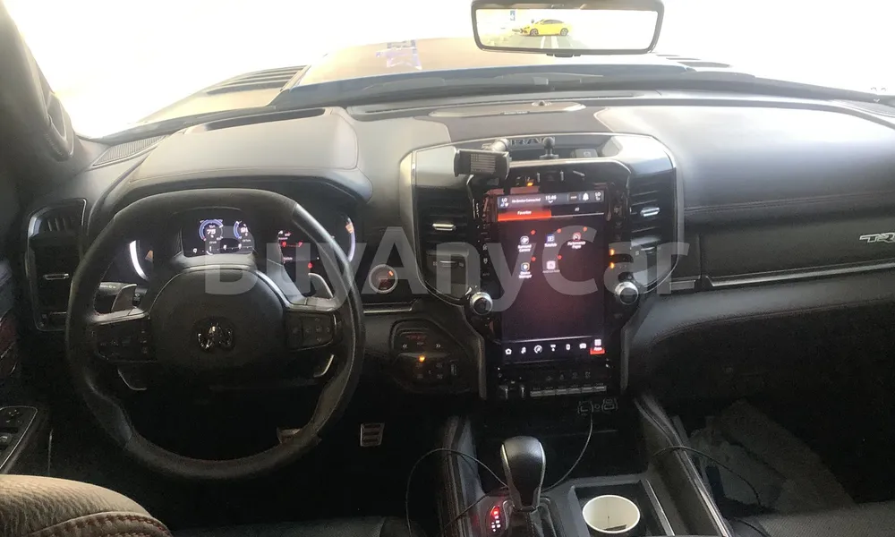 Vehicle photo 7