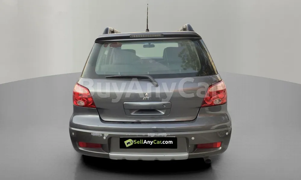 Vehicle photo 2