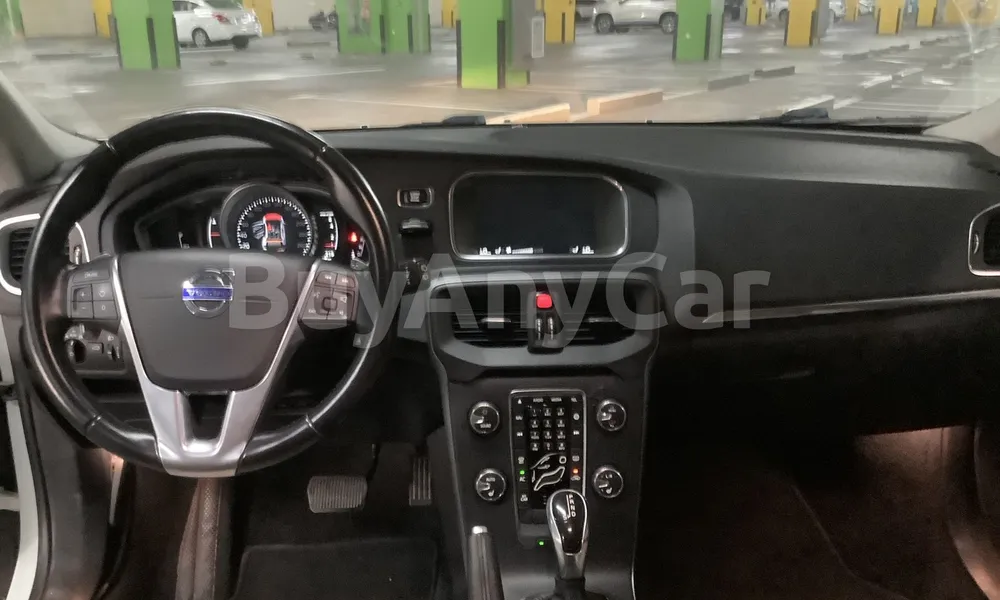 Vehicle photo 9