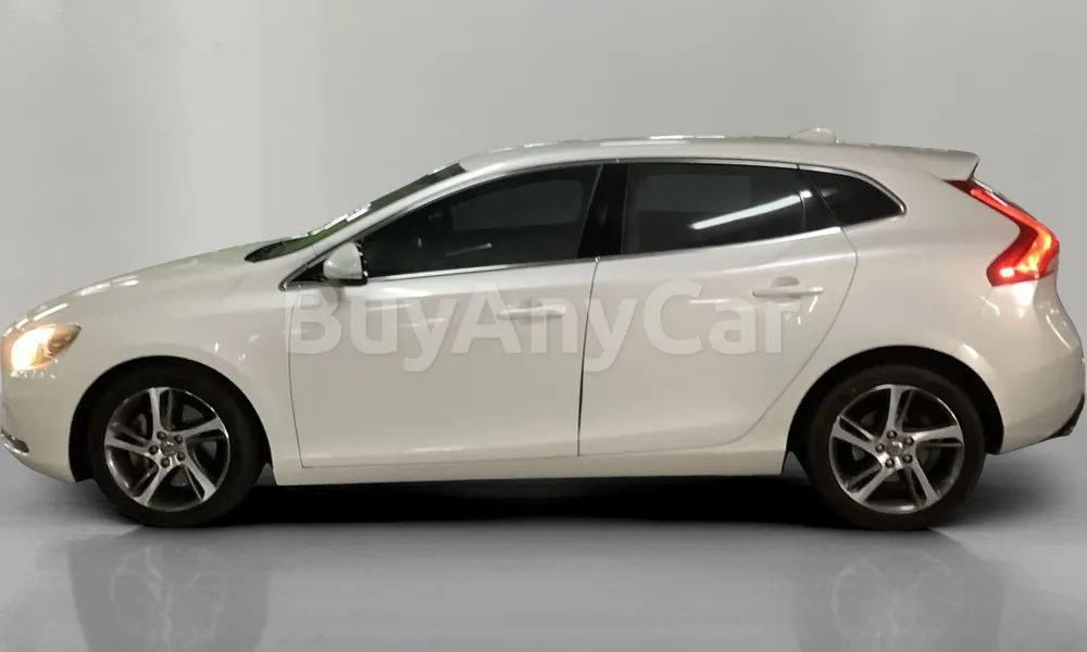 Vehicle photo 4
