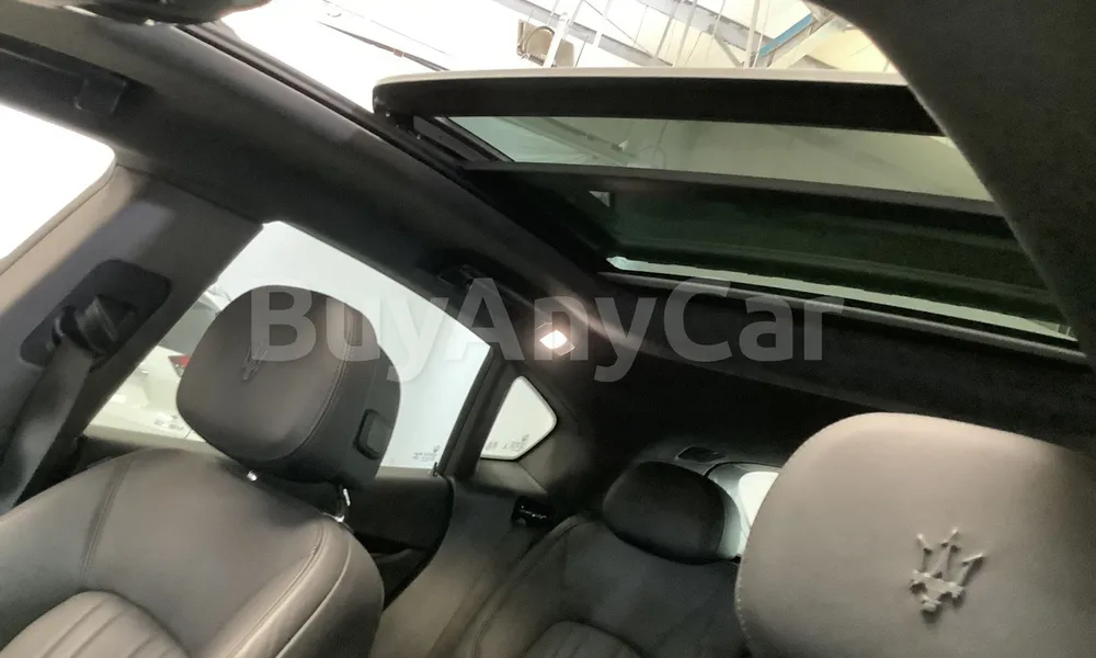 Vehicle photo 9