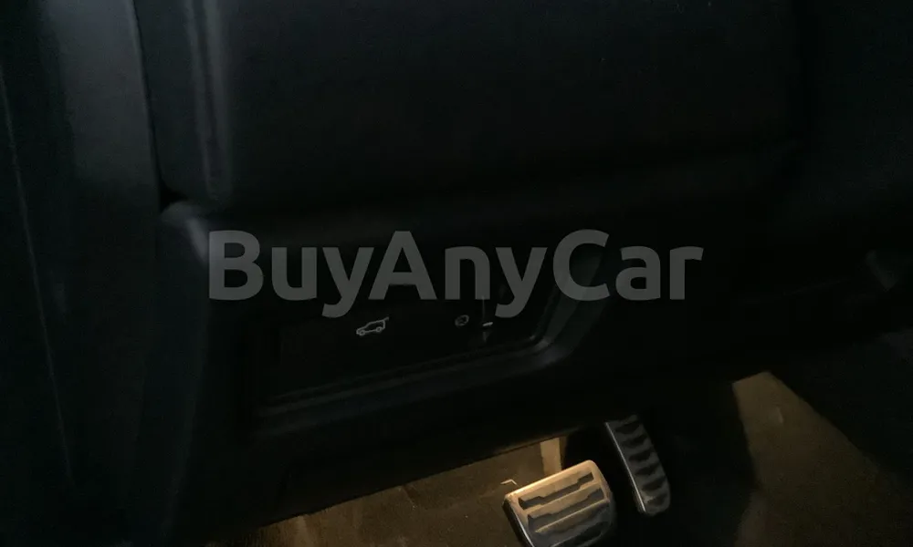 Vehicle photo 9