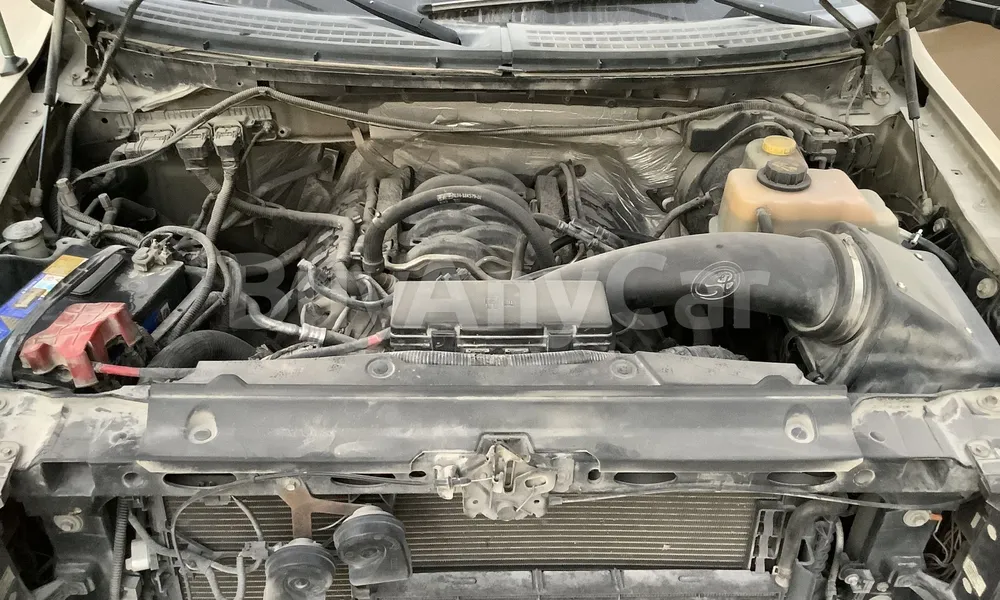 Vehicle photo 6