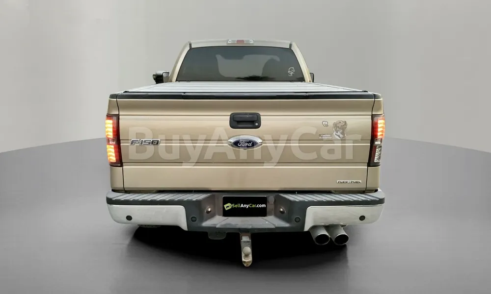 Vehicle photo 2