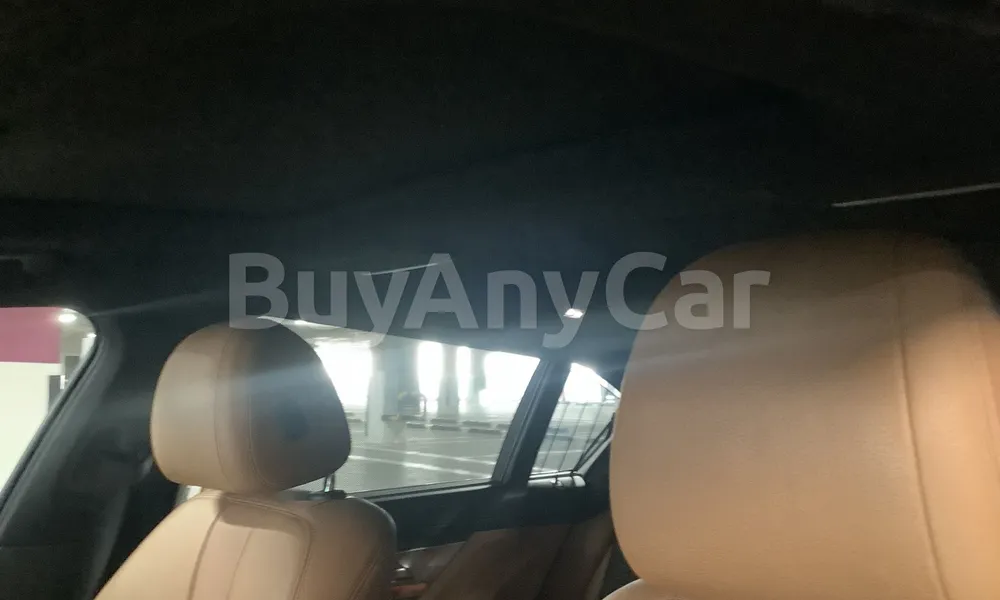 Vehicle photo 9