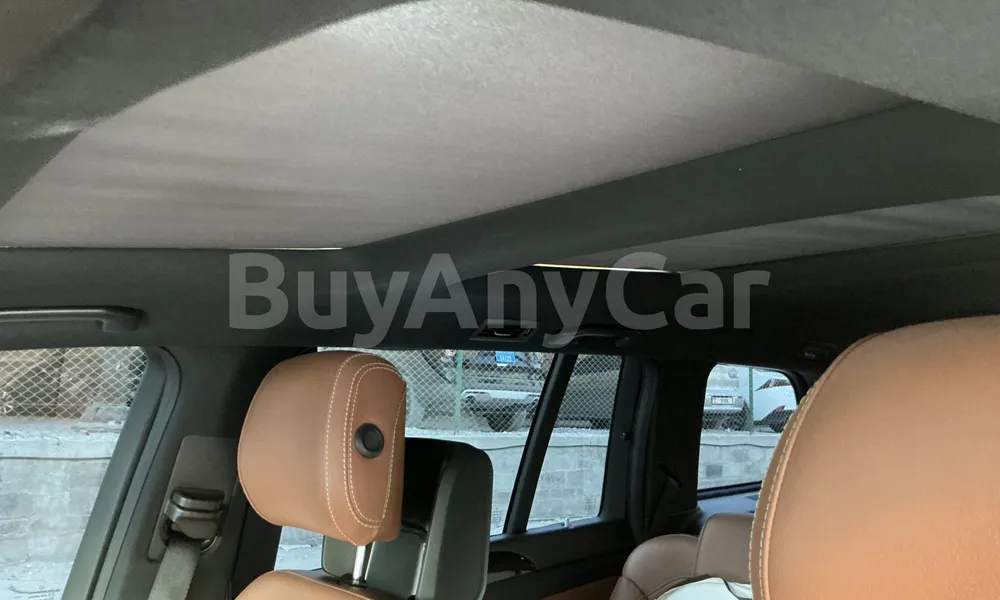 Vehicle photo 9
