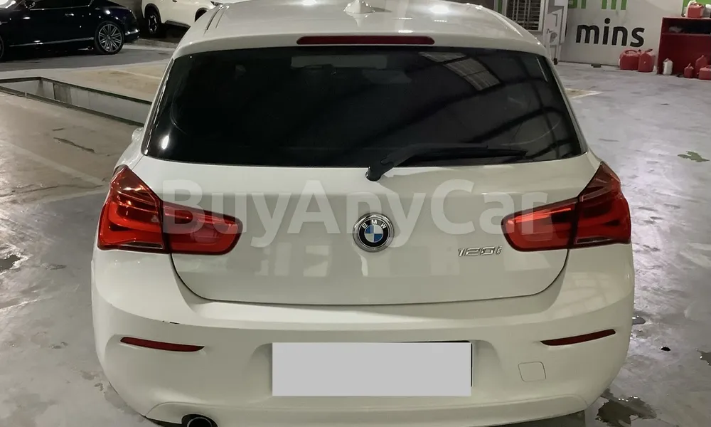 Vehicle photo 2
