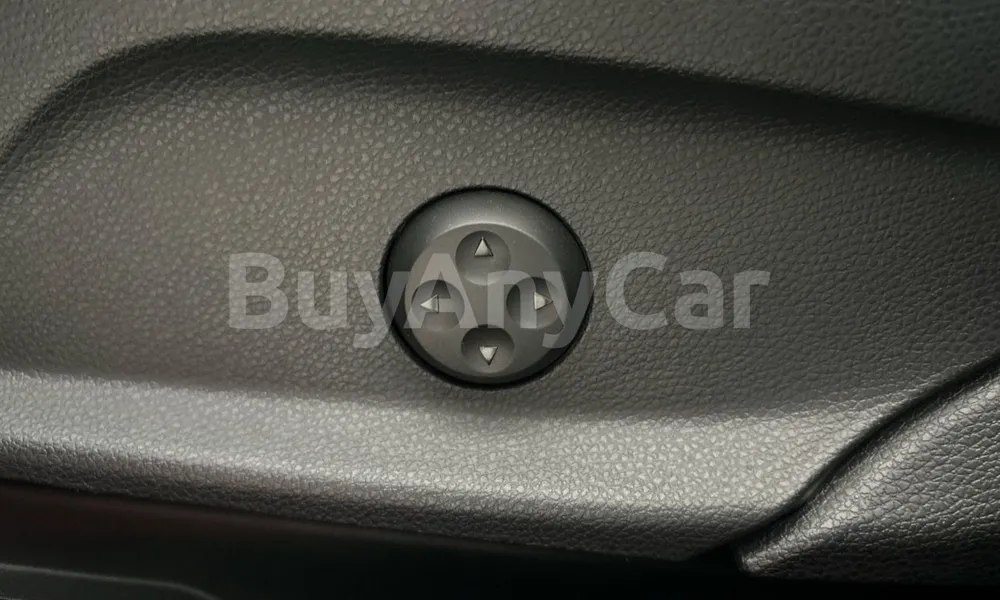 Vehicle photo 12