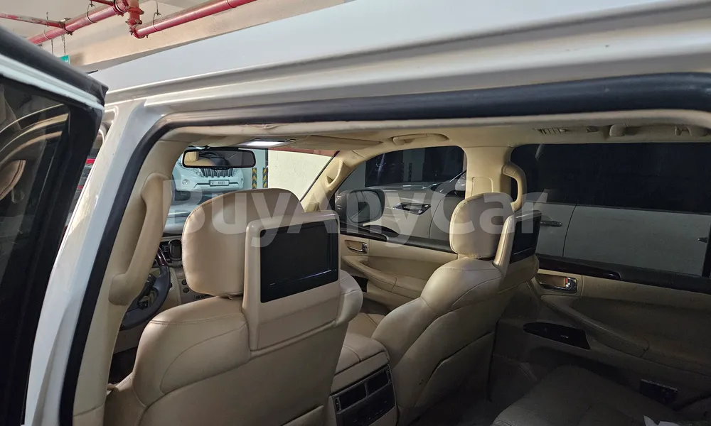 Vehicle photo 3