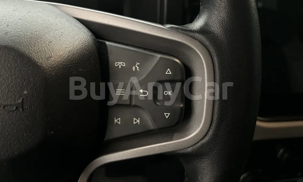 Vehicle photo 13