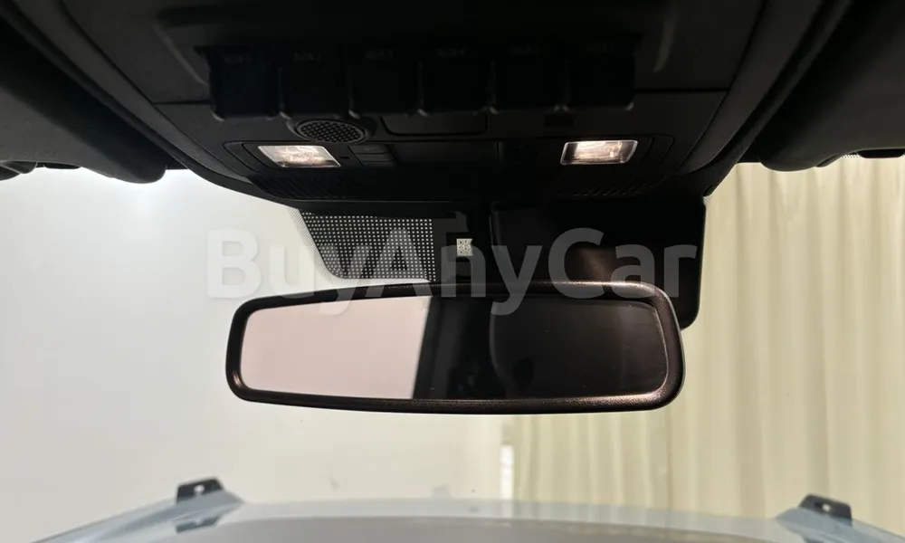 Vehicle photo 12