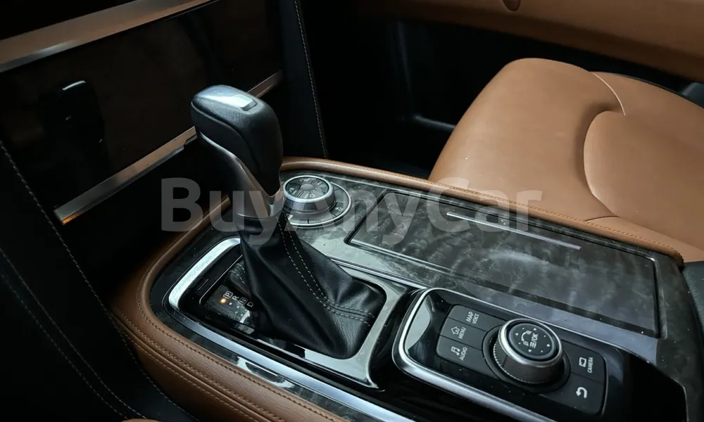 Vehicle photo 12