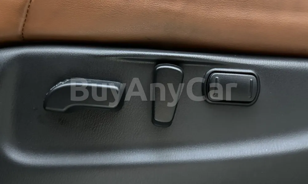Vehicle photo 14