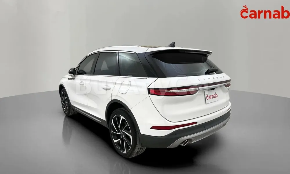 Vehicle photo 9