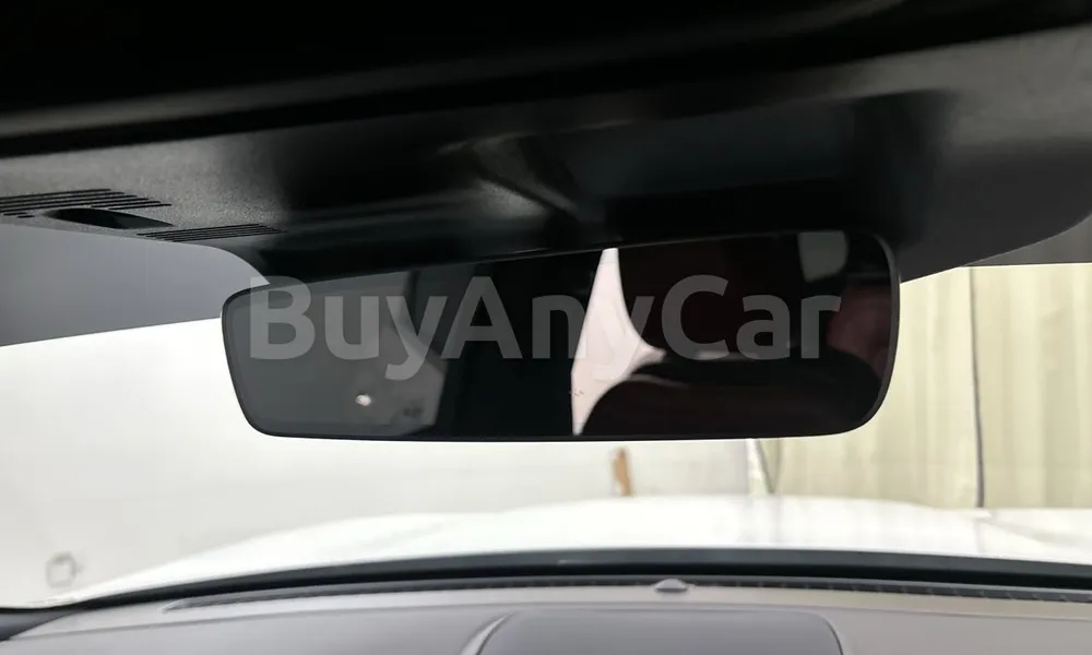 Vehicle photo 13