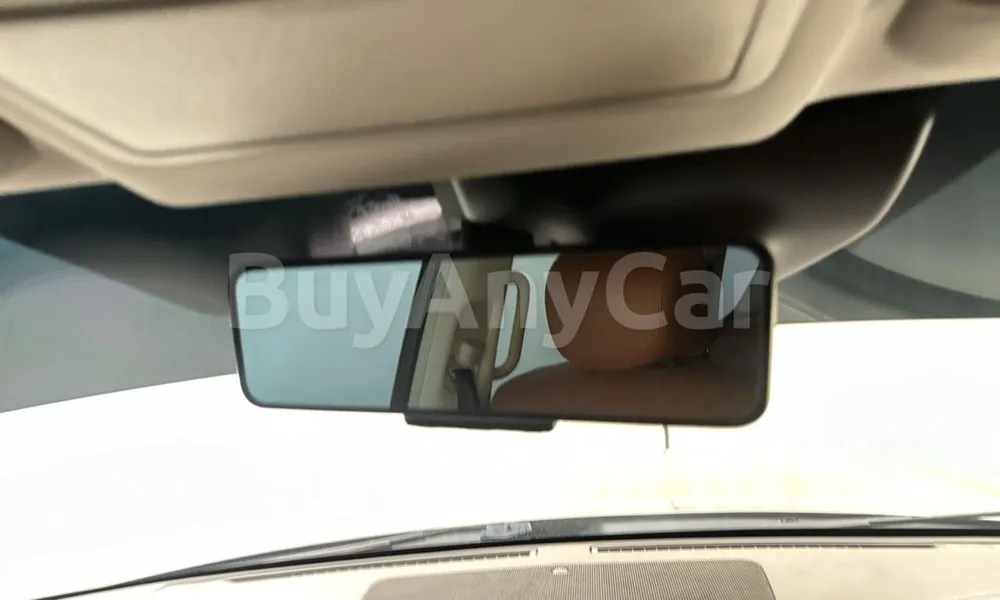 Vehicle photo 13