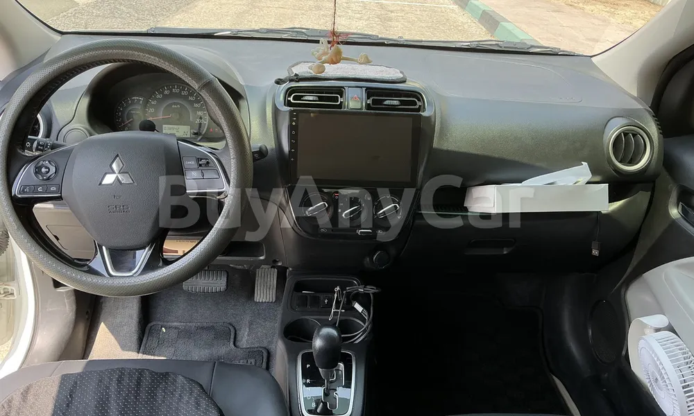 Vehicle photo 9