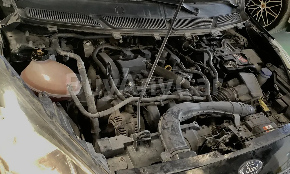 Vehicle photo 6