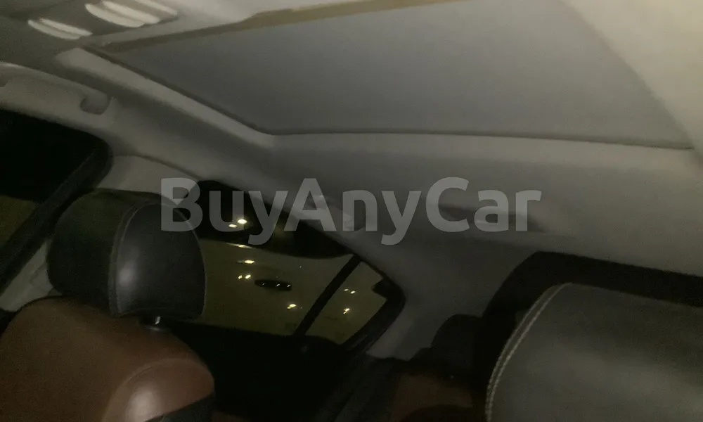 Vehicle photo 9