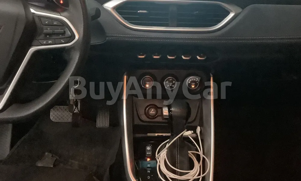 Vehicle photo 8
