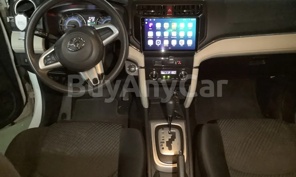 Vehicle photo 8
