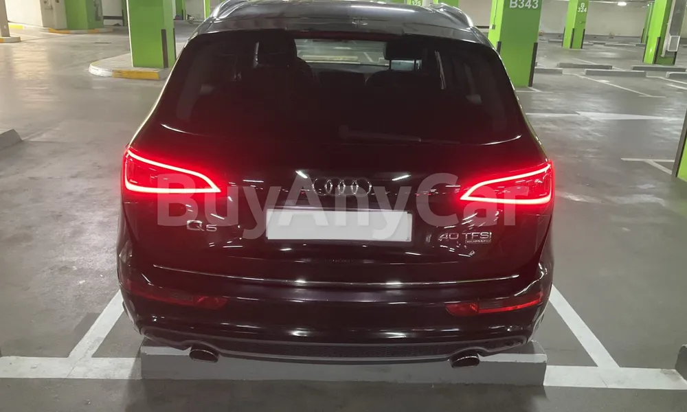 Vehicle photo 2