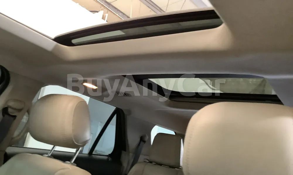 Vehicle photo 9