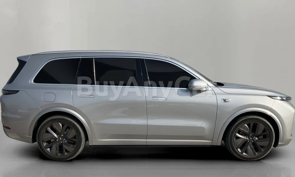 Vehicle photo 3