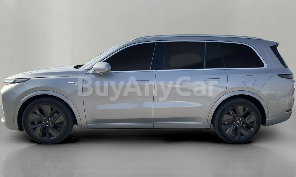 Vehicle photo 4