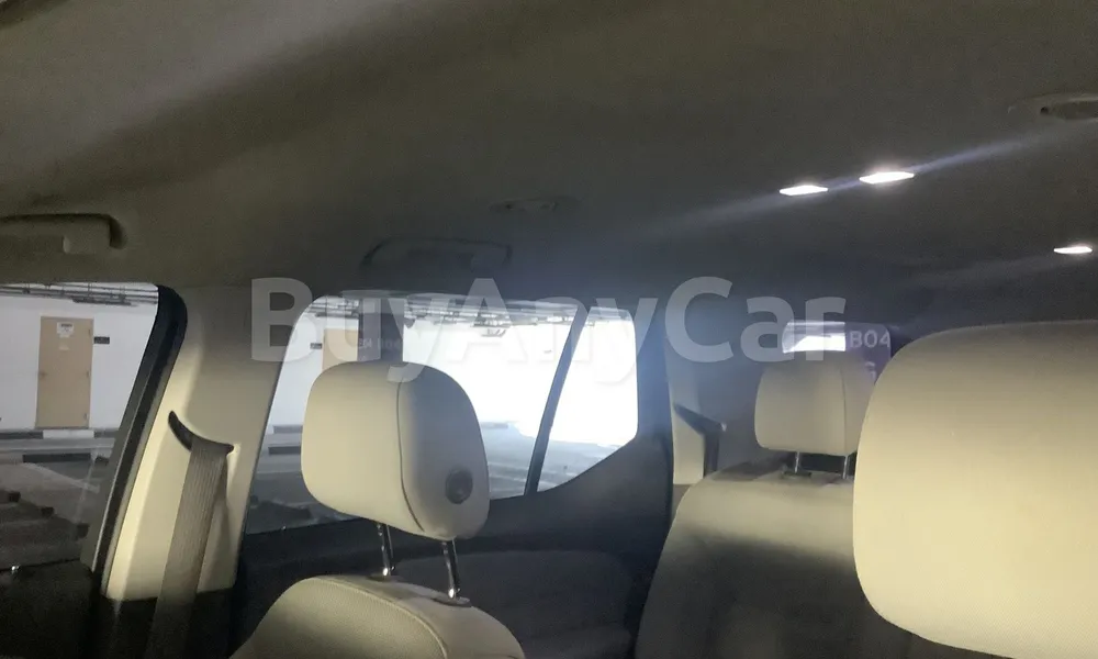Vehicle photo 10