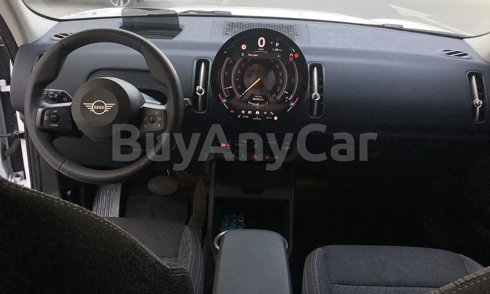 Vehicle photo 8