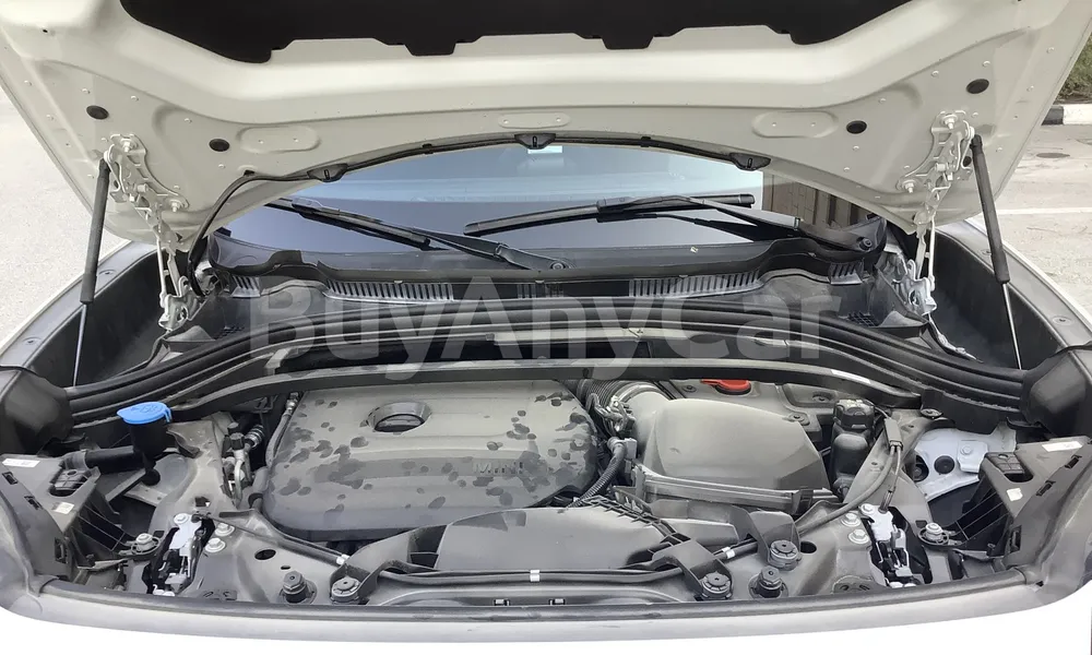 Vehicle photo 6