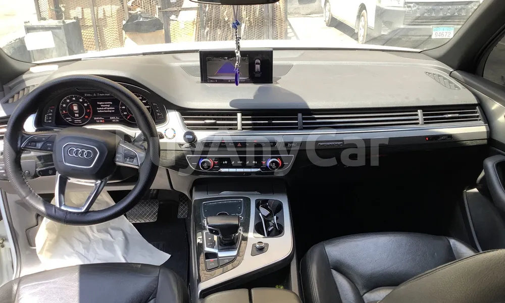 Vehicle photo 8