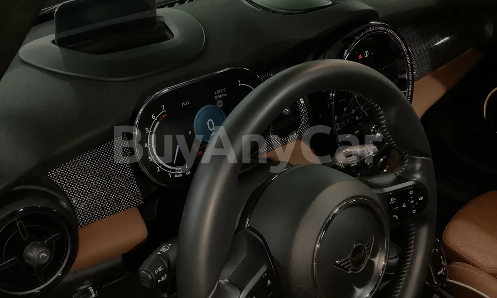 Vehicle photo 8