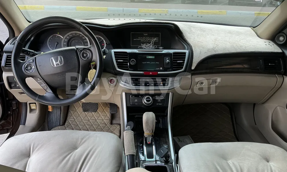 Vehicle photo 8