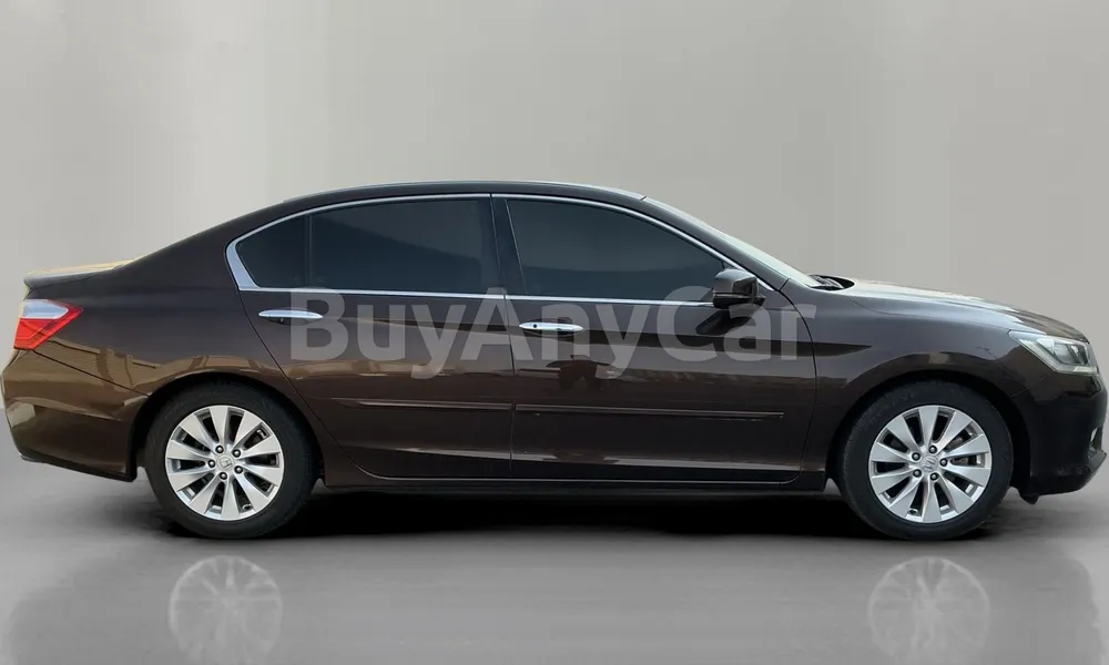 Vehicle photo 3