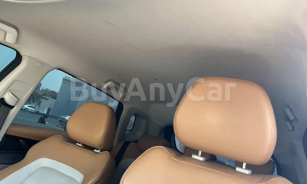 Vehicle photo 9
